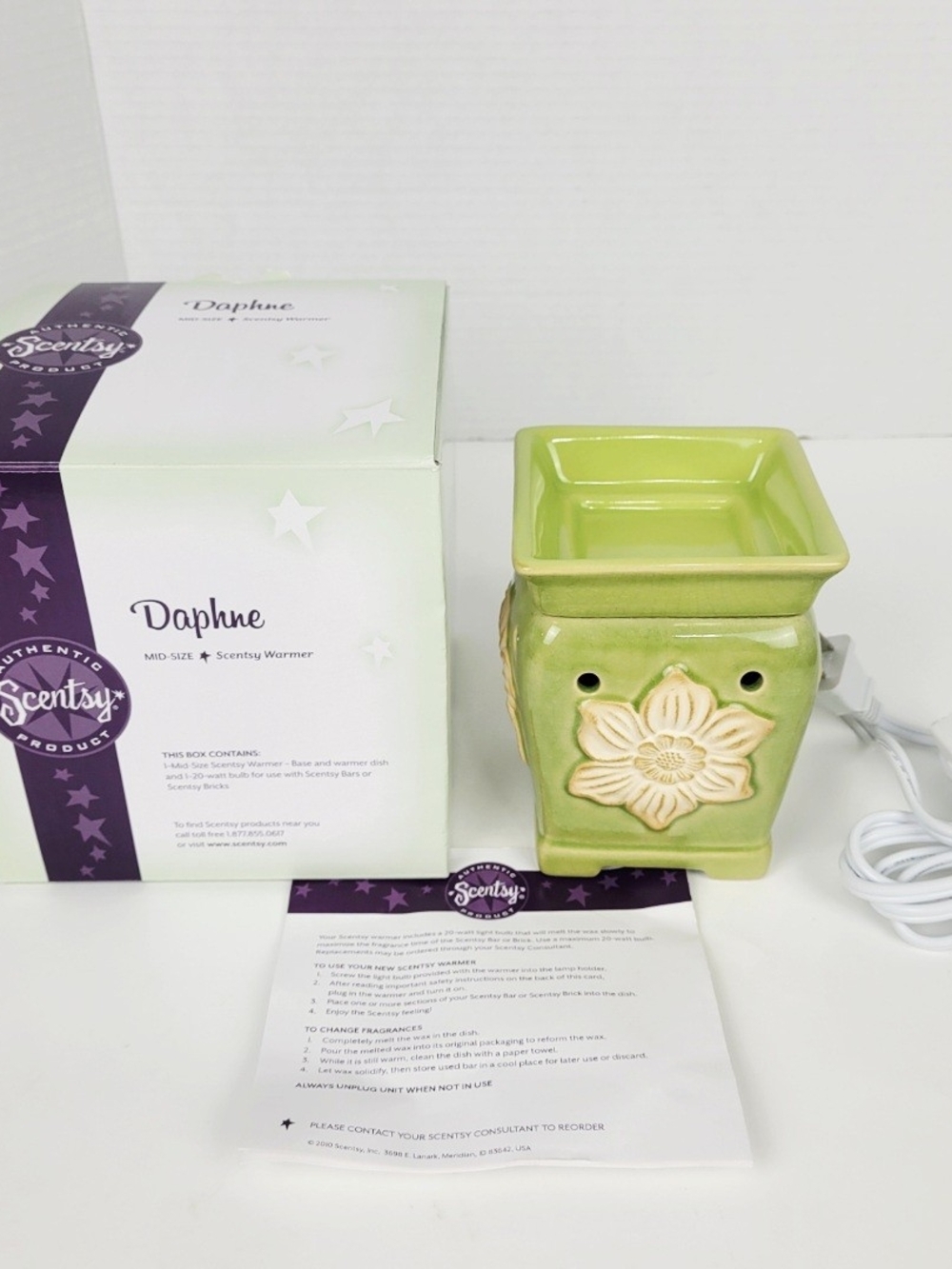 Scentsy Daphne Ceramic Wax Warmer in Light Green